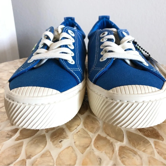 NWT Cariuma x Pantone Blue Sneakers 7 - Picture 3 of 10